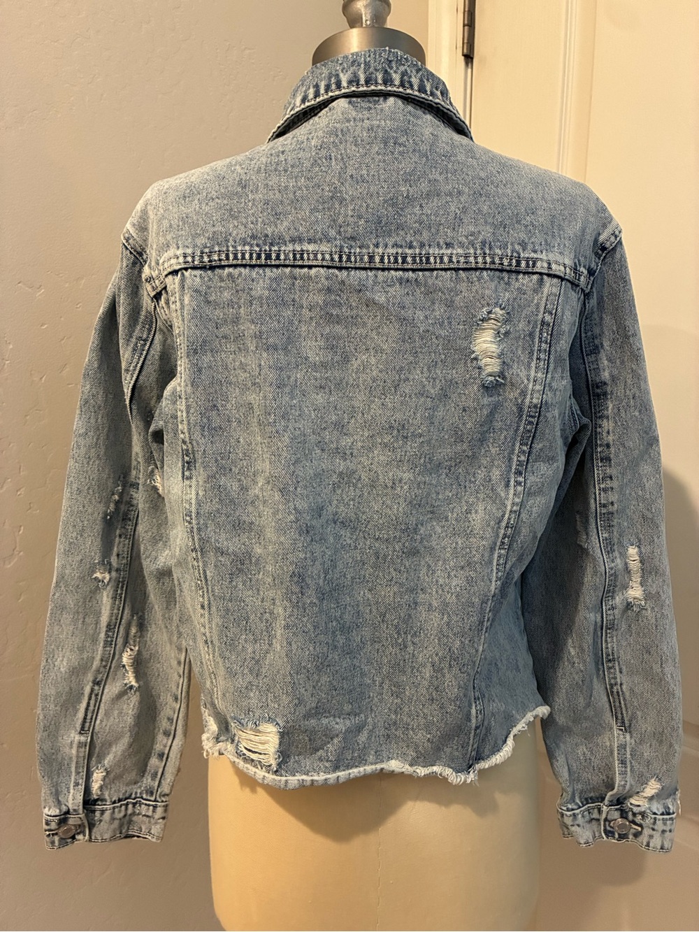 Vervet by Flying Monkey Blue Soul Distressed Classic Crop Denim Jacket VT1157 L - Picture 3 of 4